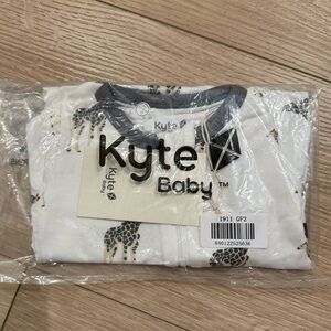 Kyte BABY White and Black Giraffe Print Onesie